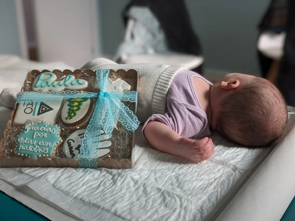Bebe recién nacido en clínica de Fisioterapia TAO para ser sometido a tratamiento de Osteopatía Pediátrica